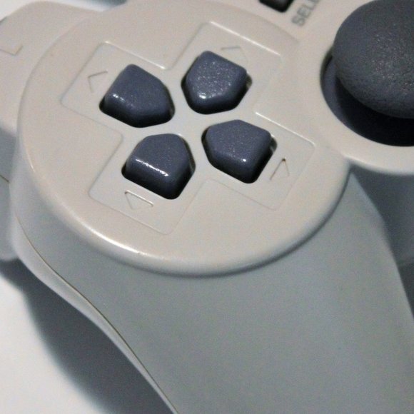 Dual Shock Controller in Gray - PlayStation - Picture 5 of 7